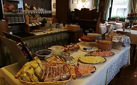 Digonera Historic Hotel B&B